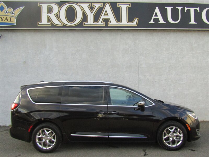 2017 Chrysler Pacifica LIMITED,DVD,NAV,TECH PKG,SILVER CERTIFIED - Photo 2 - Haddon Twp, NJ 08107