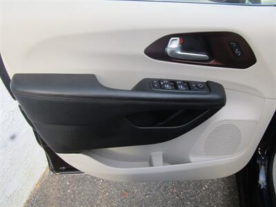 2017 Chrysler Pacifica LIMITED,DVD,NAV,TECH PKG,SILVER CERTIFIED - Photo 10 - Haddon Twp, NJ 08107