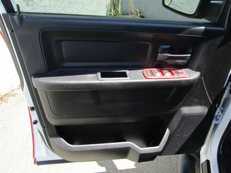 2015 RAM 1500 4x4,CONV PKG,TOW PKG,SILVER CERTIFIED - Photo 11 - Haddon Twp, NJ 08107
