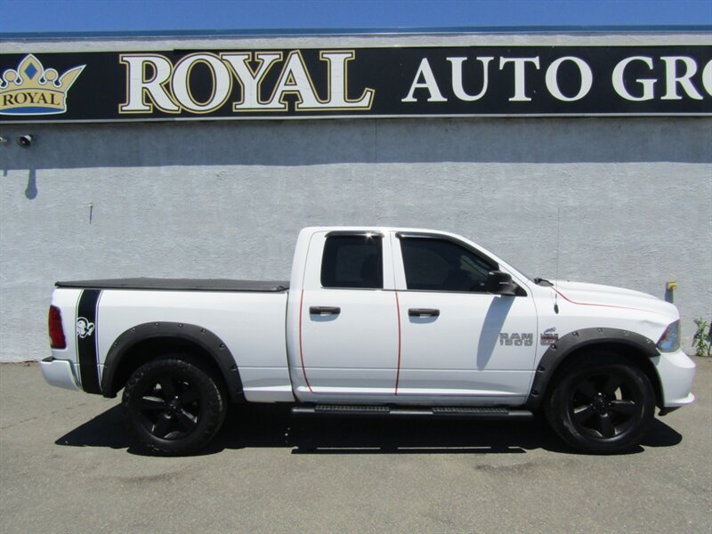 2015 RAM 1500 4x4,CONV PKG,TOW PKG,SILVER CERTIFIED - Photo 2 - Haddon Twp, NJ 08107