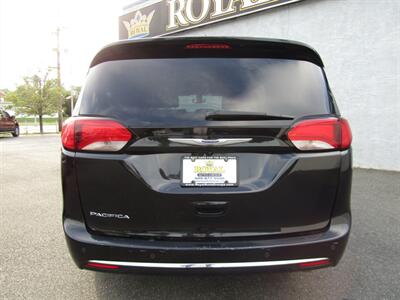 2020 Chrysler Pacifica Touring L   - Photo 4 - Haddon Twp, NJ 08107