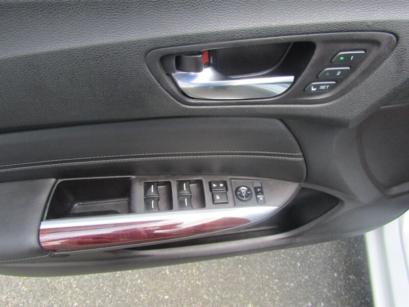 2017 Acura TLX PREM,TECH PKG,CONV PKG,RVC,SILVER CERTIFIED - Photo 10 - Haddon Twp, NJ 08107