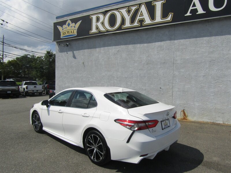 2019 Toyota Camry SE - Photo 6 - Haddon Twp, NJ 08107