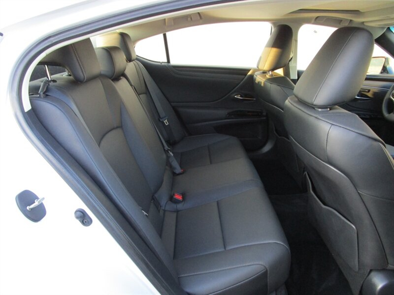 2025 Lexus ES ES350,D.ASST PKG,TECH PKG,HUD,RVC,SILVER CERTIFIED - Photo 17 - Haddon Twp, NJ 08107