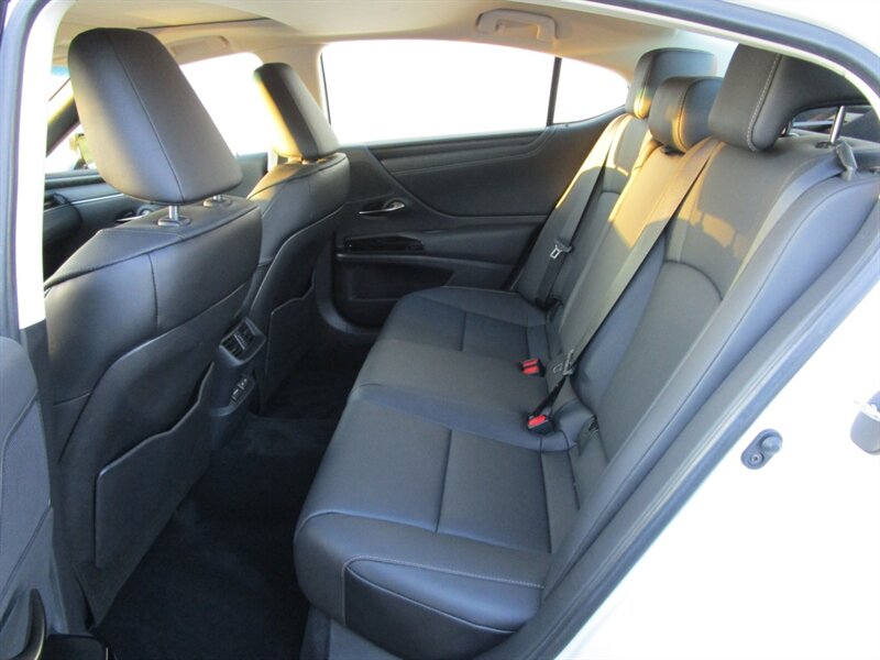 2025 Lexus ES ES350,D.ASST PKG,TECH PKG,HUD,RVC,SILVER CERTIFIED - Photo 14 - Haddon Twp, NJ 08107