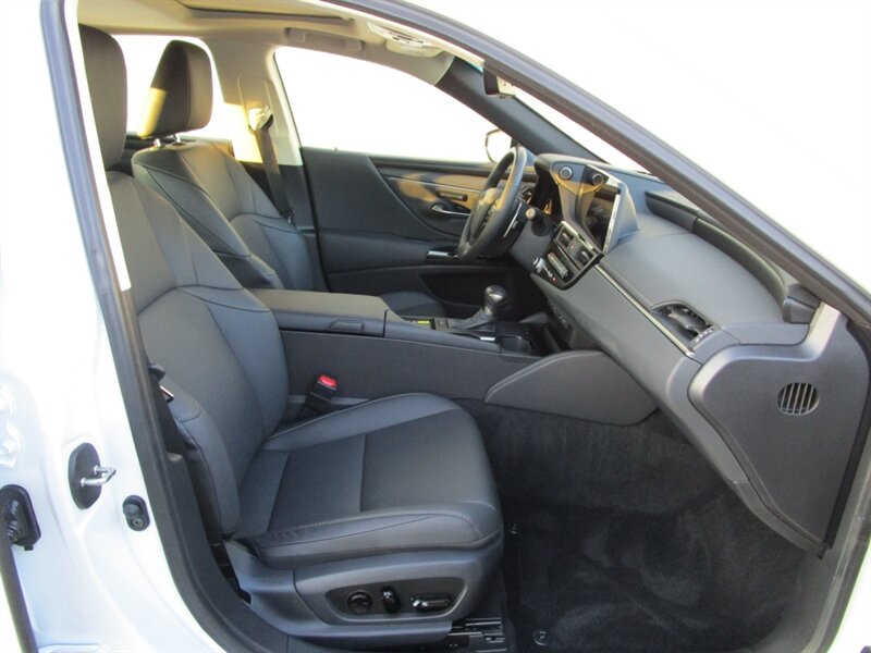 2025 Lexus ES ES350,D.ASST PKG,TECH PKG,HUD,RVC,SILVER CERTIFIED - Photo 19 - Haddon Twp, NJ 08107