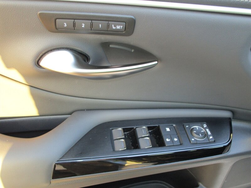 2025 Lexus ES ES350,D.ASST PKG,TECH PKG,HUD,RVC,SILVER CERTIFIED - Photo 10 - Haddon Twp, NJ 08107
