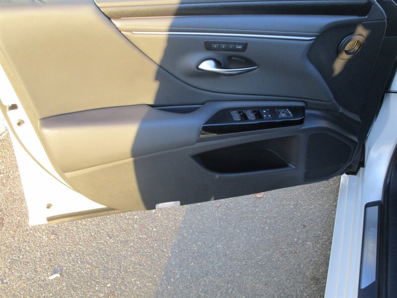 2025 Lexus ES ES350,D.ASST PKG,TECH PKG,HUD,RVC,SILVER CERTIFIED - Photo 9 - Haddon Twp, NJ 08107