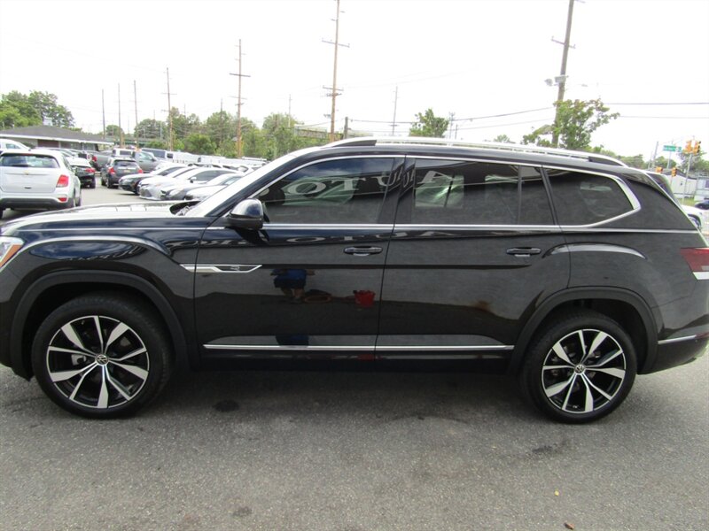 2024 Volkswagen Atlas SEL Premium R-Line photo 3