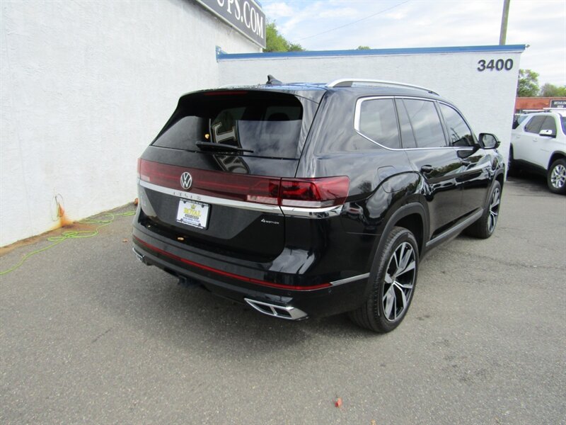 2024 Volkswagen Atlas SEL Premium R-Line photo 4