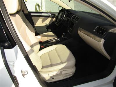 2017 Volkswagen Jetta SE PREM,TECH PKG,CONV PKG,RVC,SILVER CERTIFIED   - Photo 24 - Haddon Twp, NJ 08107