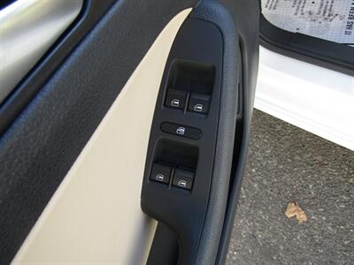 2017 Volkswagen Jetta SE PREM,TECH PKG,CONV PKG,RVC,SILVER CERTIFIED   - Photo 14 - Haddon Twp, NJ 08107