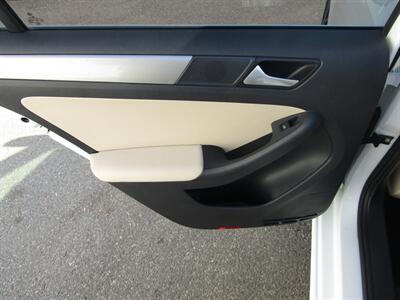 2017 Volkswagen Jetta SE PREM,TECH PKG,CONV PKG,RVC,SILVER CERTIFIED   - Photo 18 - Haddon Twp, NJ 08107