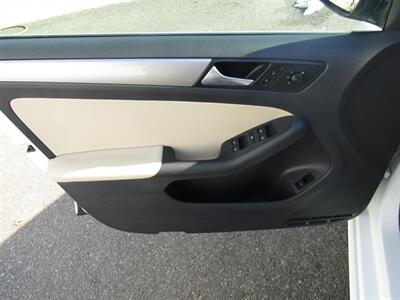 2017 Volkswagen Jetta SE PREM,TECH PKG,CONV PKG,RVC,SILVER CERTIFIED   - Photo 13 - Haddon Twp, NJ 08107