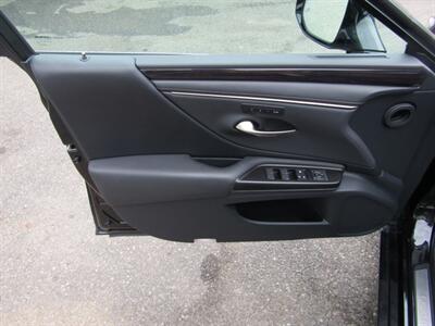 2019 Lexus ES LUX,NAV,COMFORT PKG,SUNROOF,,RVC,SILVER CERTIFIED   - Photo 32 - Haddon Twp, NJ 08107