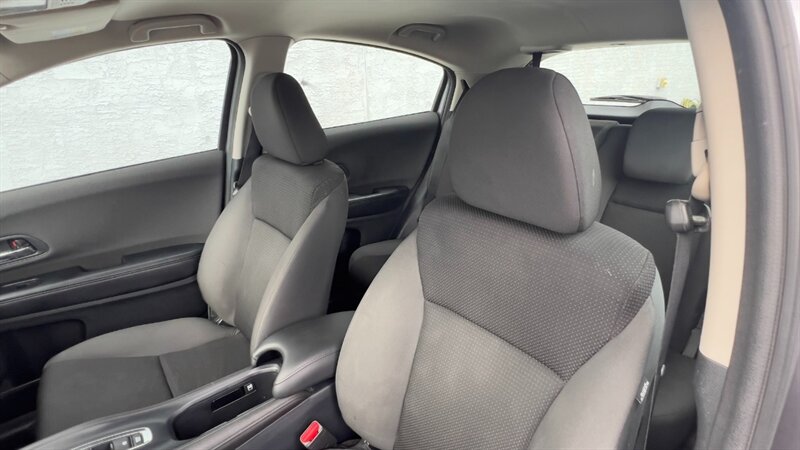 2022 Honda HR-V LX,CONV PKG,TECH PKG,RVC, SILVER CERTIFIED - Photo 13 - Haddon Twp, NJ 08107