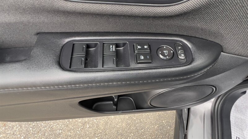 2022 Honda HR-V LX,CONV PKG,TECH PKG,RVC, SILVER CERTIFIED - Photo 11 - Haddon Twp, NJ 08107