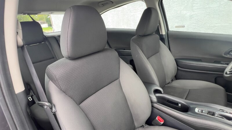 2022 Honda HR-V LX,CONV PKG,TECH PKG,RVC, SILVER CERTIFIED - Photo 17 - Haddon Twp, NJ 08107