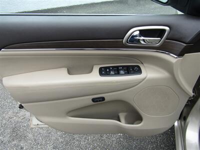 2014 Jeep Grand Cherokee OVERLAND,AWD,CONV PKG,PANO,SILVER CERTIFIED   - Photo 11 - Haddon Twp, NJ 08107