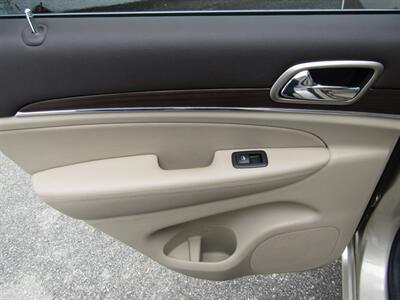 2014 Jeep Grand Cherokee OVERLAND,AWD,CONV PKG,PANO,SILVER CERTIFIED   - Photo 16 - Haddon Twp, NJ 08107