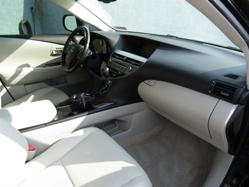 2011 Lexus RX AWD,NAV,PREM PKG,COMFORT PKG,SILVER CERTIFIED - Photo 18 - Haddon Twp, NJ 08107