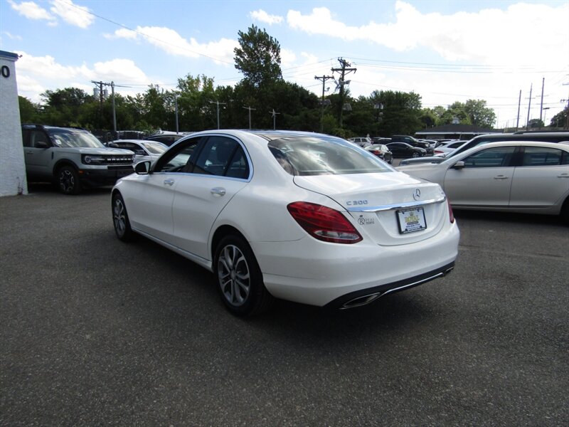 2017 Mercedes Benz C 300 4MATIC photo 5