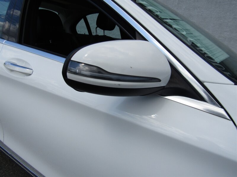 2017 Mercedes Benz C 300 4MATIC photo 28