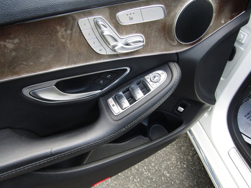 2017 Mercedes Benz C 300 4MATIC photo 29