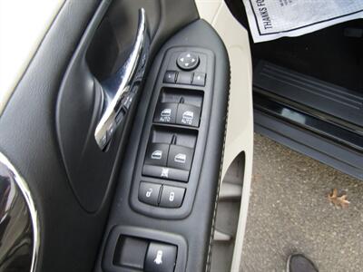 2014 Chrysler Town & Country TOURING,NAV,DVD,PWR PKG,CONV PKG,SILVER CERTIFIED   - Photo 12 - Haddon Twp, NJ 08107