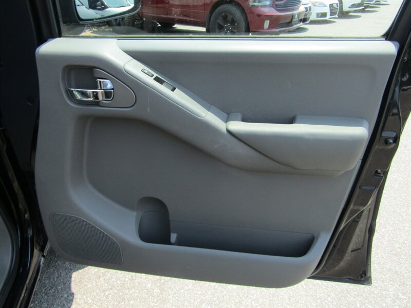 2013 Nissan Frontier SV4X4,CONV PKG,RVC,PWR PKG,SILVER CERTIFIED - Photo 27 - Haddon Twp, NJ 08107