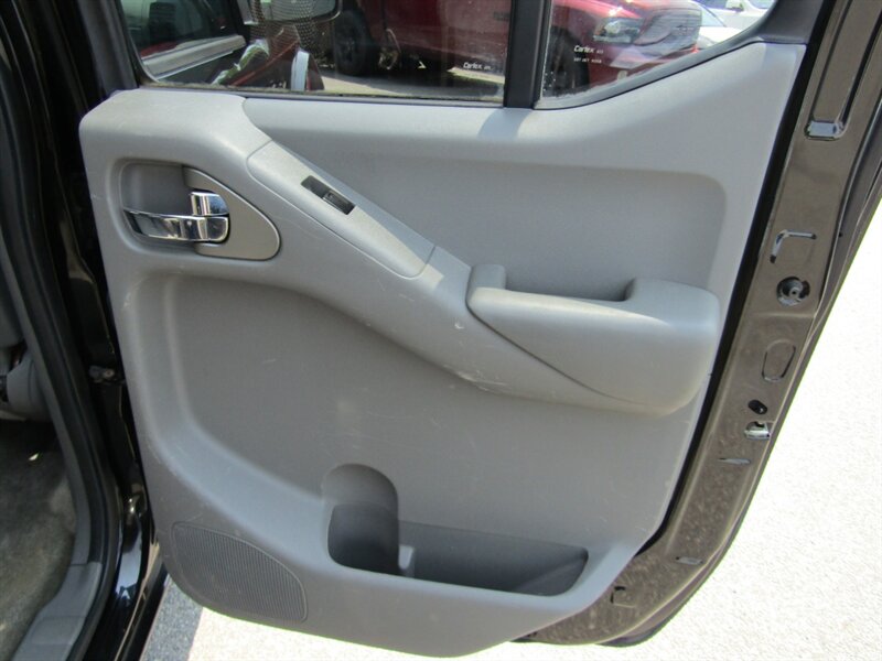 2013 Nissan Frontier SV4X4,CONV PKG,RVC,PWR PKG,SILVER CERTIFIED - Photo 29 - Haddon Twp, NJ 08107