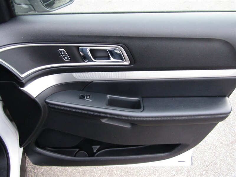 2017 Ford Explorer AWD,XLT,CONV PKG,RVC,SILVER CERTIFIED - Photo 26 - Haddon Twp, NJ 08107