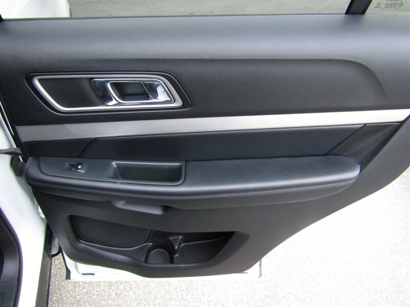 2017 Ford Explorer AWD,XLT,CONV PKG,RVC,SILVER CERTIFIED - Photo 23 - Haddon Twp, NJ 08107