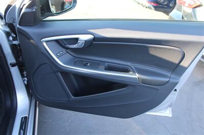 2018 Volvo V60 T5 Premier - Photo 20 - Sacramento, CA 95825
