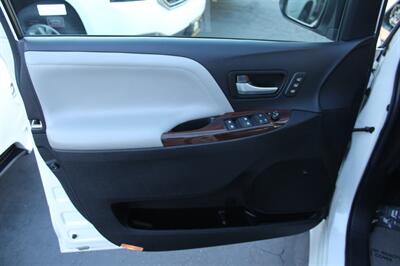 2015 Toyota Sienna XLE 8-Passenger   - Photo 18 - Sacramento, CA 95825