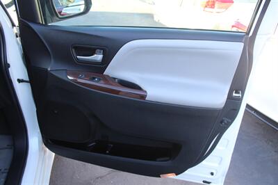 2015 Toyota Sienna XLE 8-Passenger   - Photo 21 - Sacramento, CA 95825