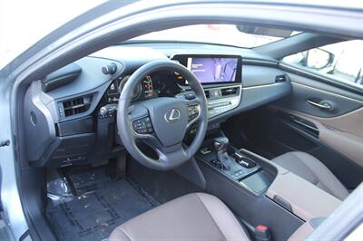 2023 Lexus ES 300h   - Photo 18 - Sacramento, CA 95825
