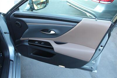 2023 Lexus ES 300h   - Photo 20 - Sacramento, CA 95825