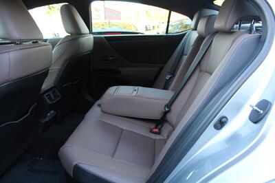2023 Lexus ES 300h   - Photo 24 - Sacramento, CA 95825