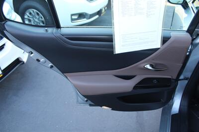 2023 Lexus ES 300h   - Photo 23 - Sacramento, CA 95825