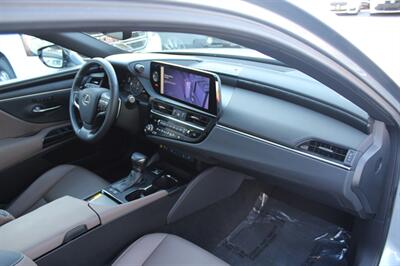 2023 Lexus ES 300h   - Photo 21 - Sacramento, CA 95825