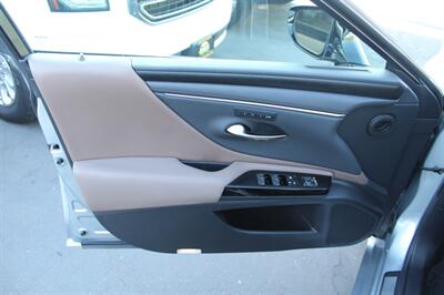 2023 Lexus ES 300h   - Photo 17 - Sacramento, CA 95825