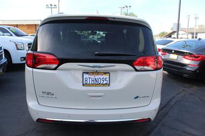 2020 Chrysler Pacifica Hybrid Limited   - Photo 6 - Sacramento, CA 95825