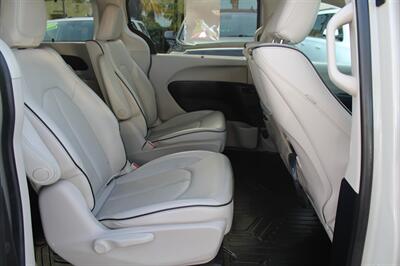 2020 Chrysler Pacifica Hybrid Limited   - Photo 26 - Sacramento, CA 95825