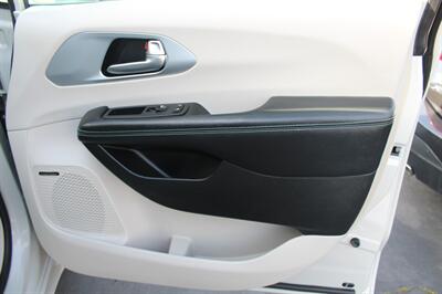 2020 Chrysler Pacifica Hybrid Limited   - Photo 23 - Sacramento, CA 95825
