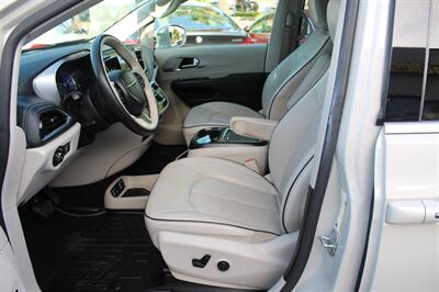 2020 Chrysler Pacifica Hybrid Limited   - Photo 16 - Sacramento, CA 95825