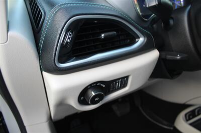 2020 Chrysler Pacifica Hybrid Limited   - Photo 28 - Sacramento, CA 95825