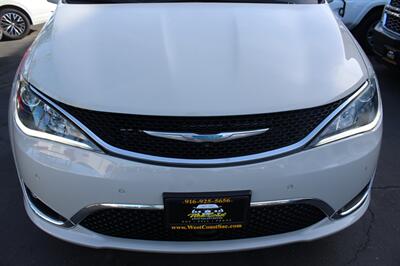 2020 Chrysler Pacifica Hybrid Limited   - Photo 9 - Sacramento, CA 95825