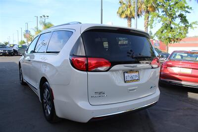 2020 Chrysler Pacifica Hybrid Limited   - Photo 5 - Sacramento, CA 95825