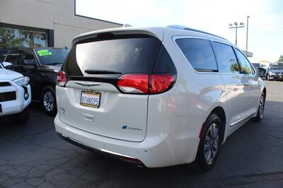 2020 Chrysler Pacifica Hybrid Limited   - Photo 7 - Sacramento, CA 95825